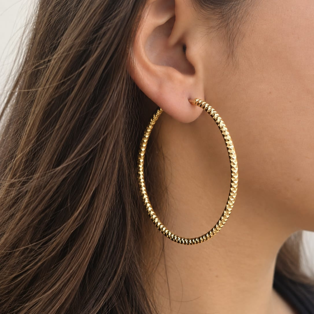 ALMA – Boucles d’oreilles créoles dorées facettées