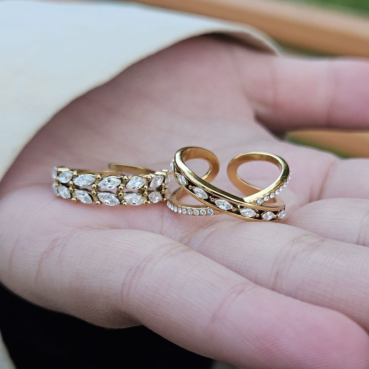 ÉLYSE – Bague ajustable dorée à strass