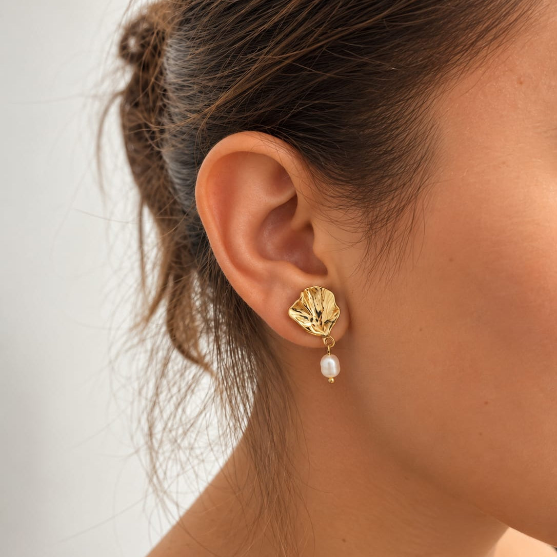 ORMA PERLE – Boucles d’oreilles dorées feuille et perle