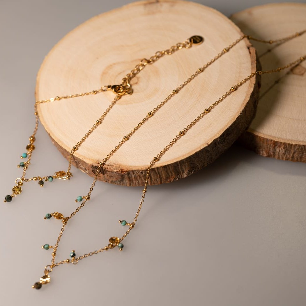 FLUORINE - Bracelet avec petites perles et petites plaques martelés