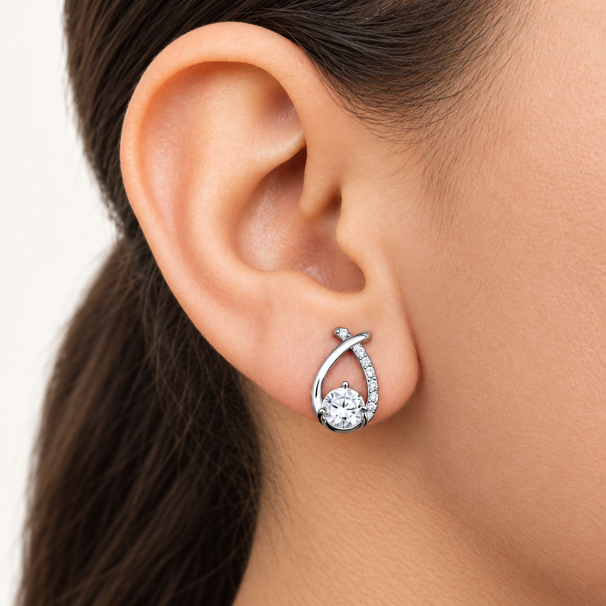 VEGA – Boucles d’oreilles argentées à strass