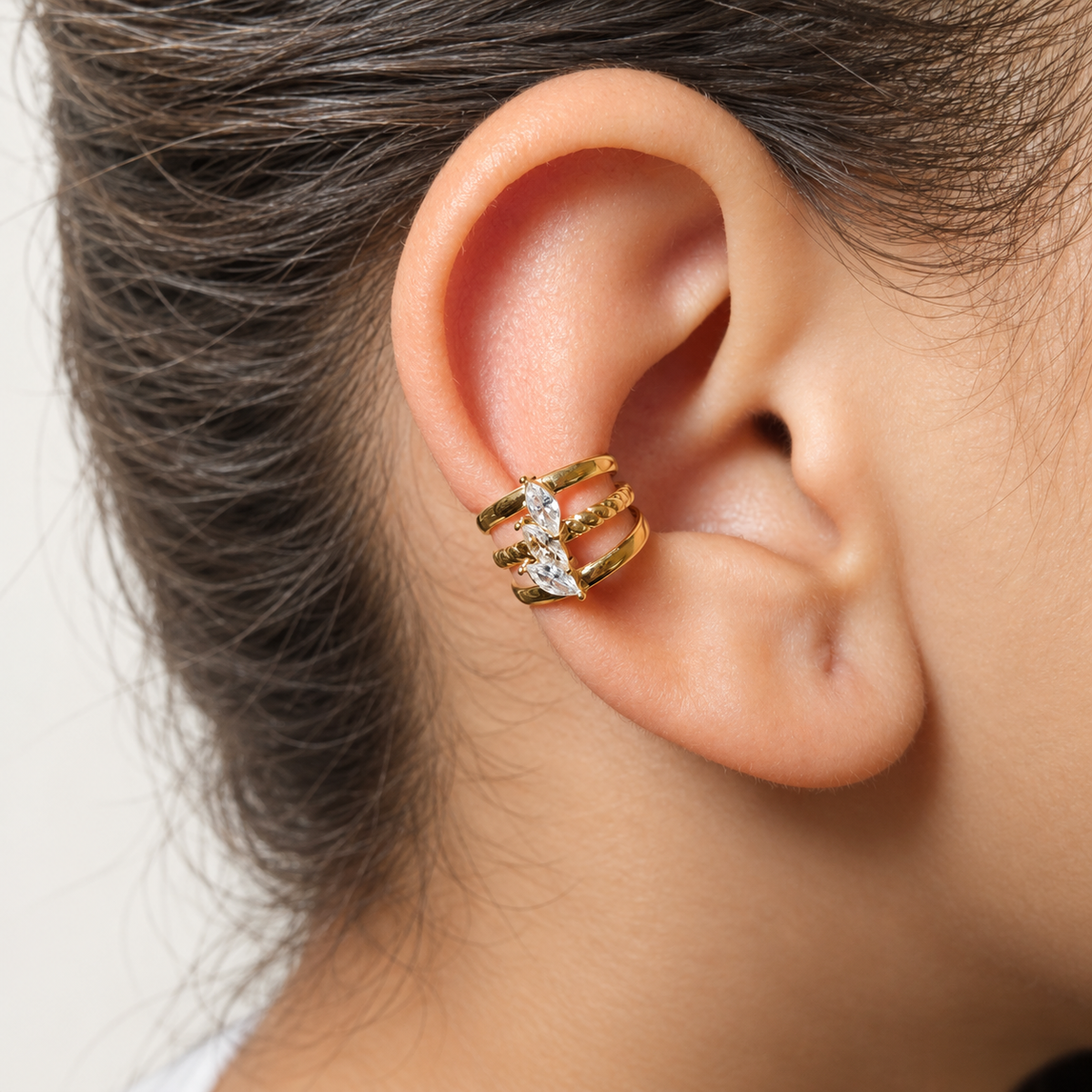 LINA – Bague d’oreille dorée triple rang