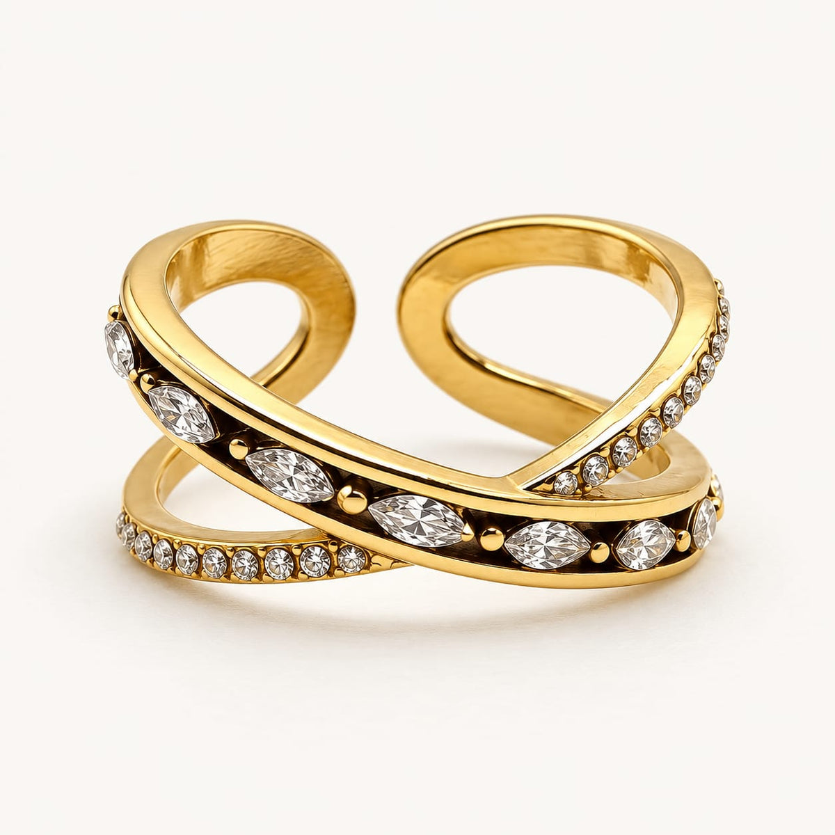 ALIA – Bague ajustable dorée croisée à strass