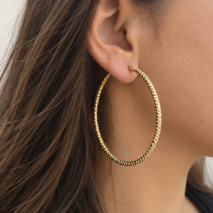 ALMA – Boucles d’oreilles créoles dorées facettées