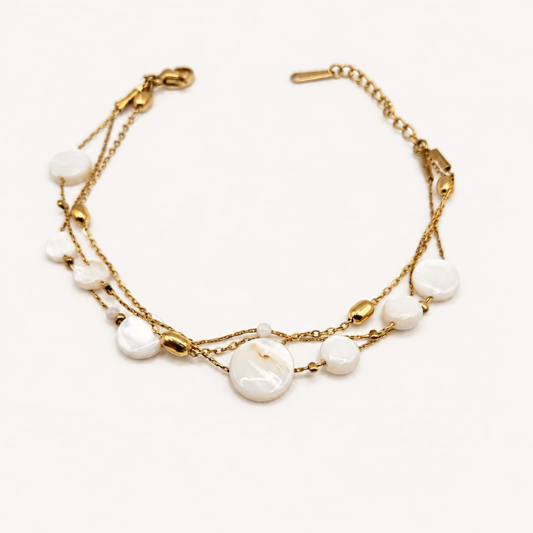 AMAYA – Bracelet doré multi-rangs à perles nacrées