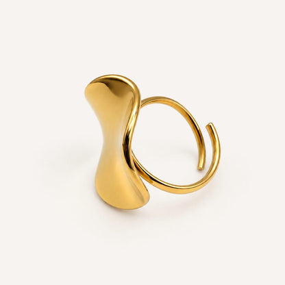 CÉLINE – Bague dorée sculpturale