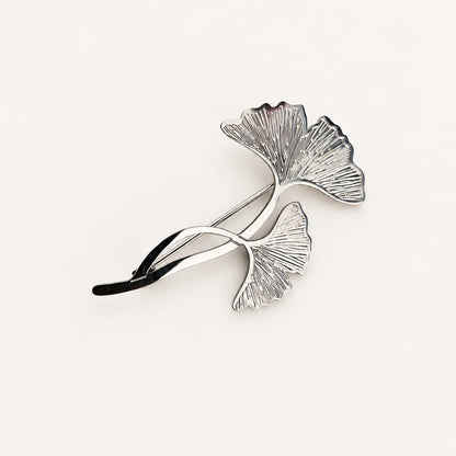NAËLIA – Broche argentée feuilles de ginkgo