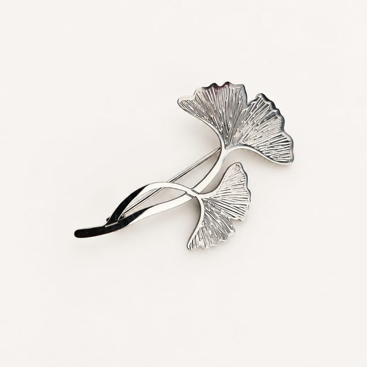 NAËLIA – Broche argentée feuilles de ginkgo