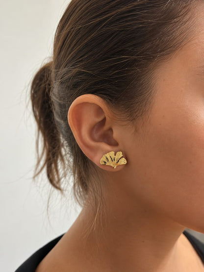 Ginkgo – Boucles d’oreilles dorées motif feuille