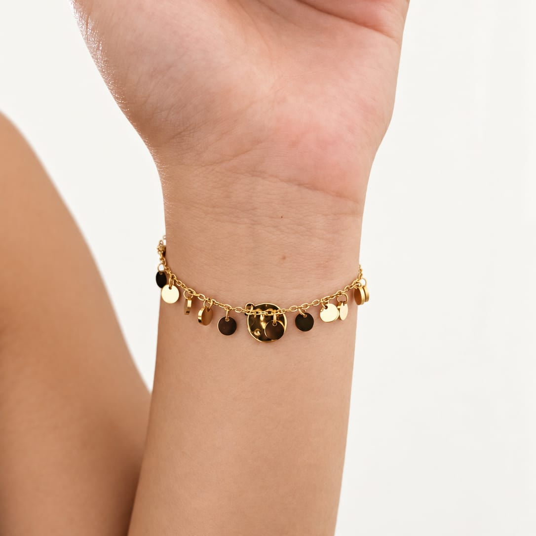 CASSANDRA – Bracelet doré à médaillon martelé