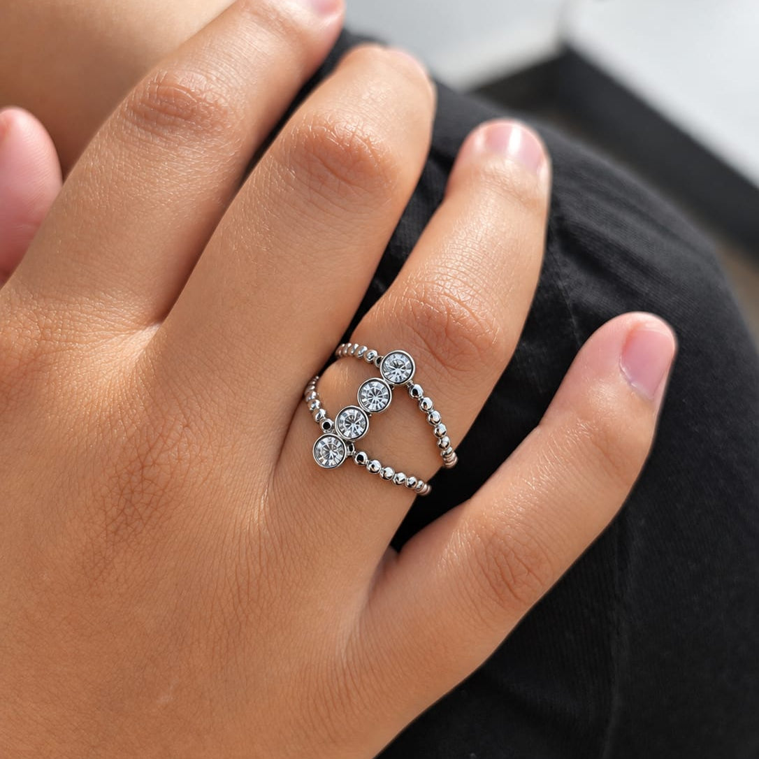 MARIA – Bague argentée à pierres scintillantes