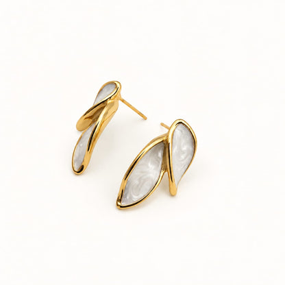 OLIVIA – Boucles d'oreilles feuille en nacre grise et acier doré