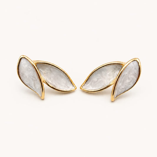 OLIVIA – Boucles d'oreilles feuille en nacre grise et acier doré