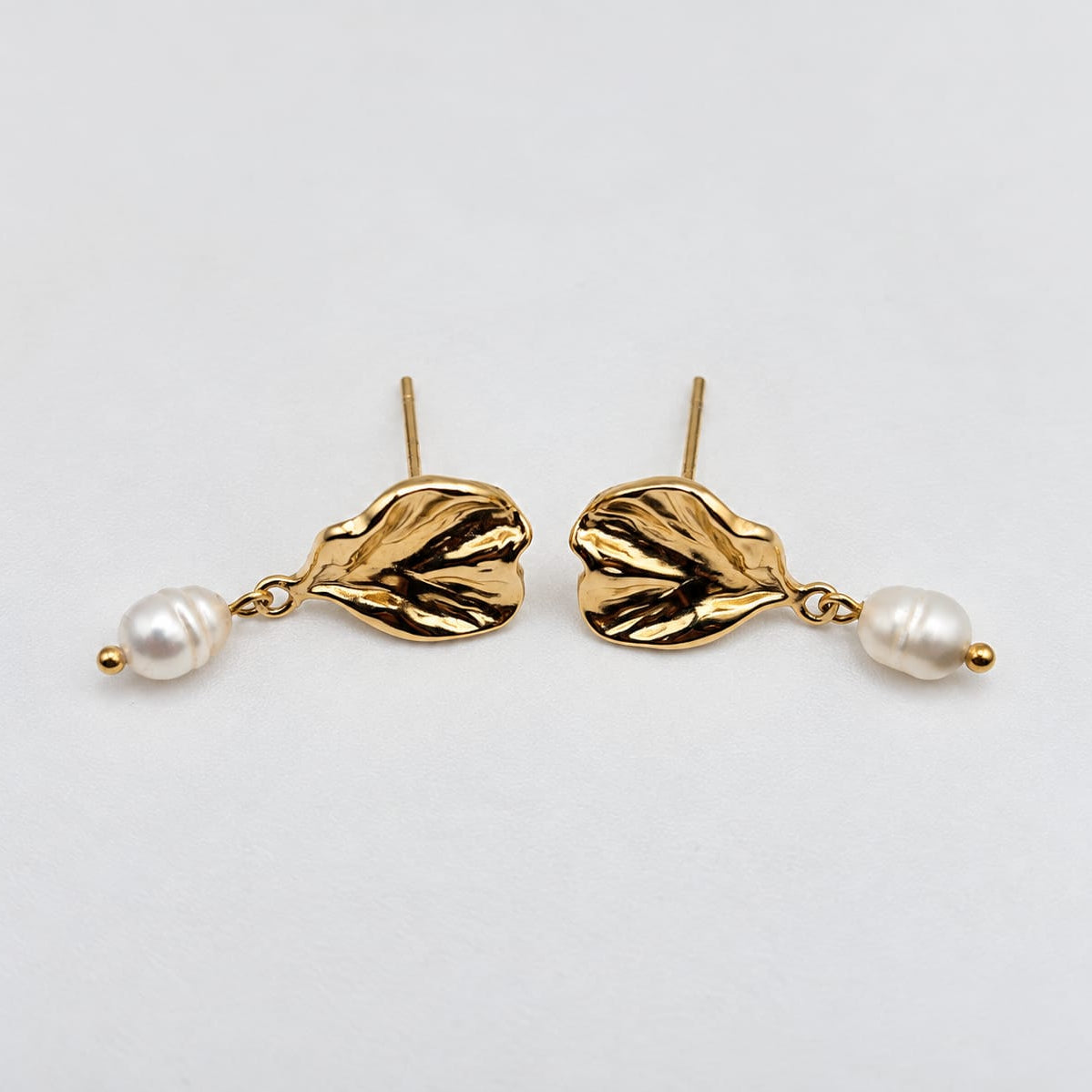 ORMA PERLE – Boucles d’oreilles dorées feuille et perle