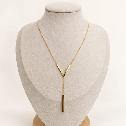 VÉLIA – Collier doré en Y avec pendentif en V