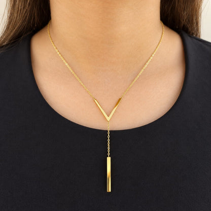 VÉLIA – Collier doré en Y avec pendentif en V