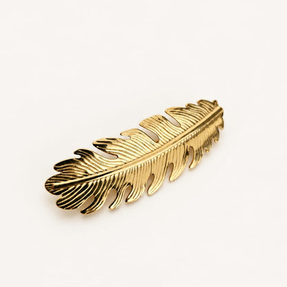 ALIZÉE – Broche plume dorée