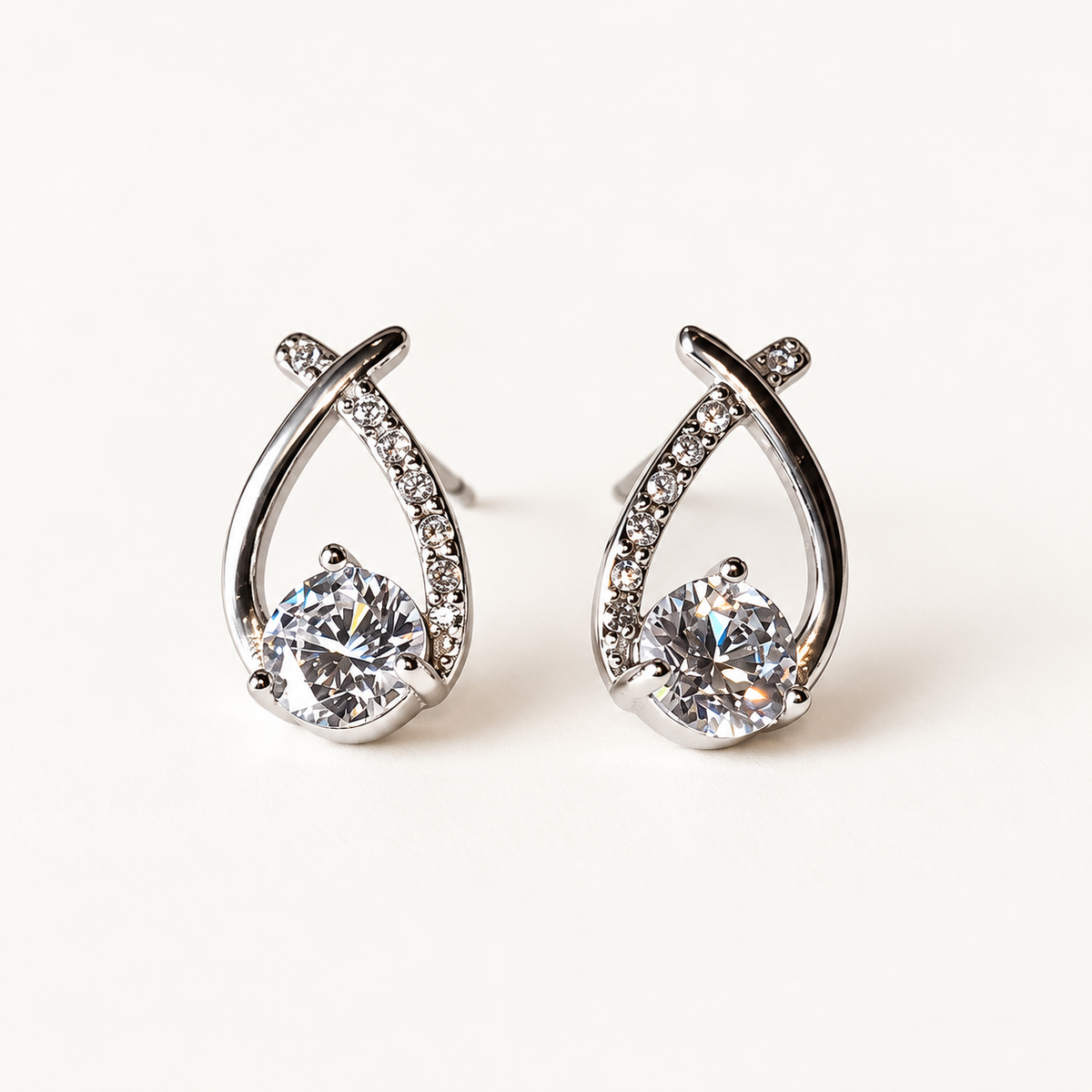VEGA – Boucles d’oreilles argentées à strass