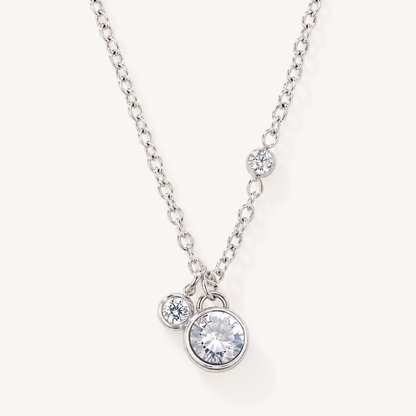 VEGA – Collier argenté à pierres transparentes