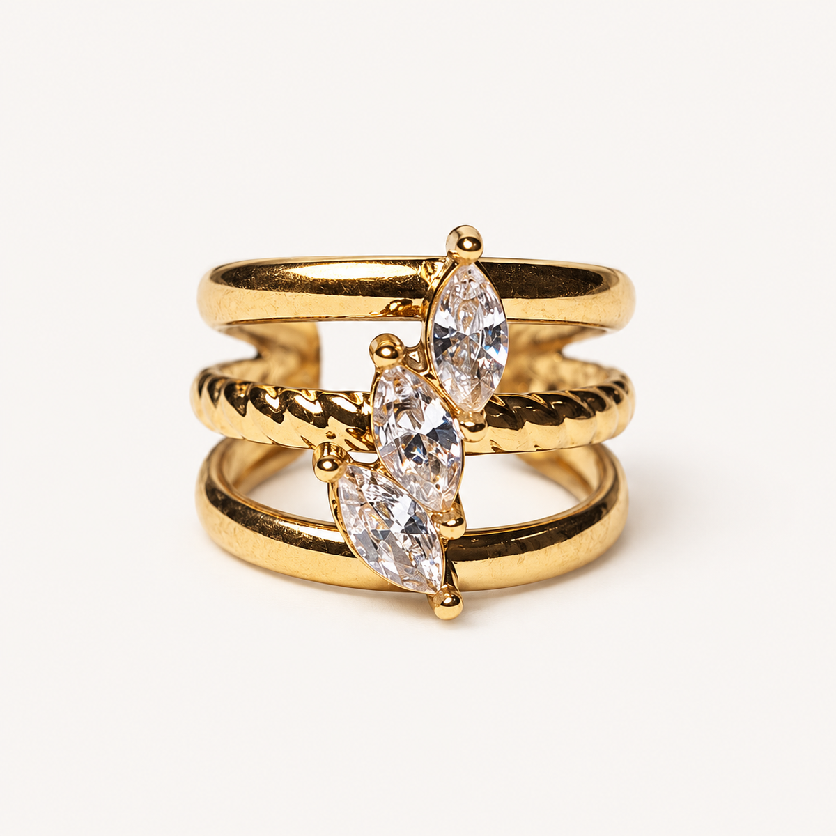 LINA – Bague d’oreille dorée triple rang