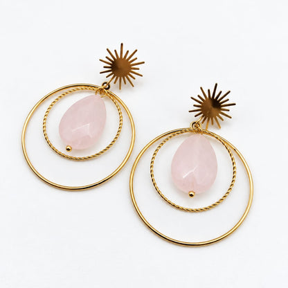 RIHANA - Boucles d'oreilles soleil  dorées avec pierre rose