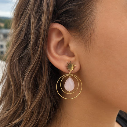 RIHANA - Boucles d'oreilles soleil  dorées avec pierre rose